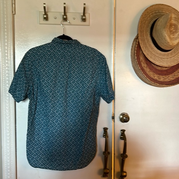 Men’s Button  down shirt - Picture 5 of 8